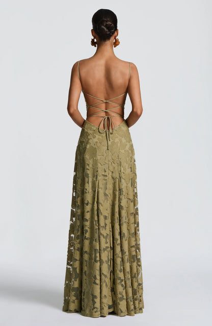 Dorota | Elegancka zwiewna sukienka maxi